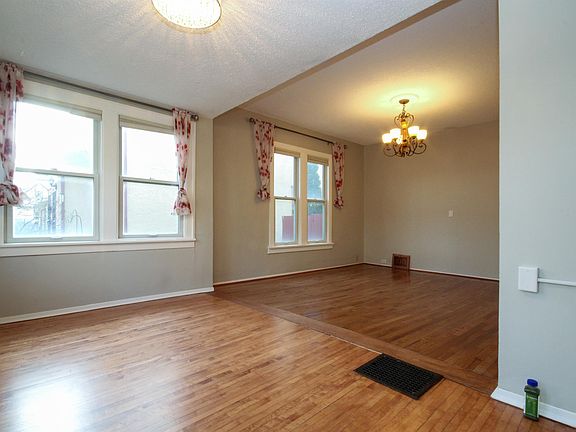 3rd image of 2520 Pierce St NE #1