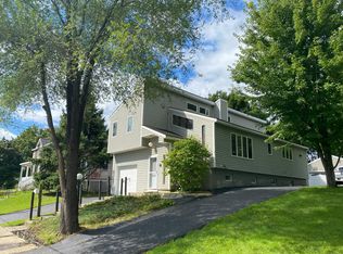 16 Hutton St, Menands, NY 12204