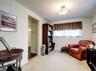 5902 Holland Rd, Rockville, MD 20851