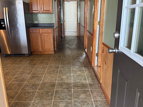 4th image of 133 Gladys St