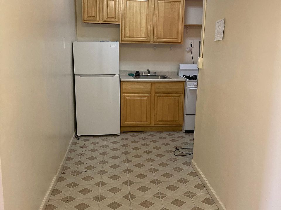 1st image of 936 59th St #4A