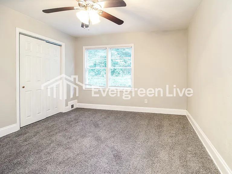 500 Brookdale Dr — Photo 13