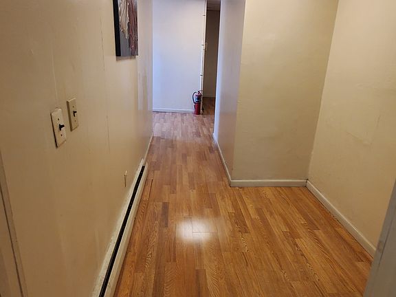 5th image of 946 Main St #4