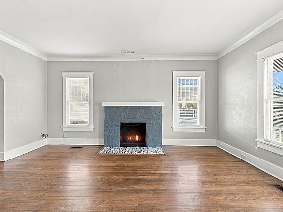 4th image of 212 N Rosedale Ave
