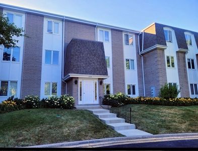 113 E Winchester Rd APT C, Libertyville, IL, 60048