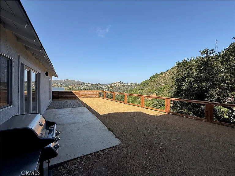 8515 Crescent Dr — Photo 2