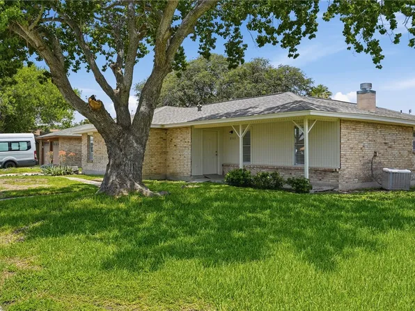 2113 Saint Charles Dr, Portland, TX 78374