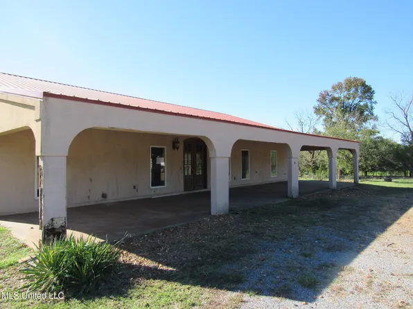 981 Woolfolk Rd, Senatobia, MS 38668