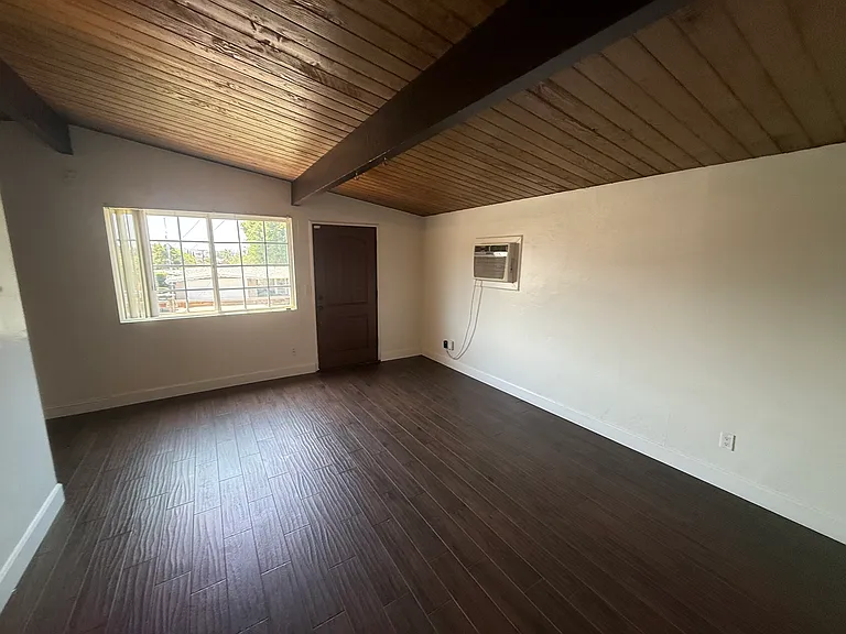 9712 Saint George St — Photo 17