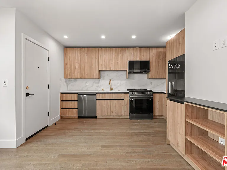 1444 S Crescent Heights Blvd — Photo 3