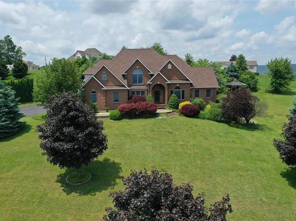 2887 Schaner Blotz Dr, Bath, PA 18014