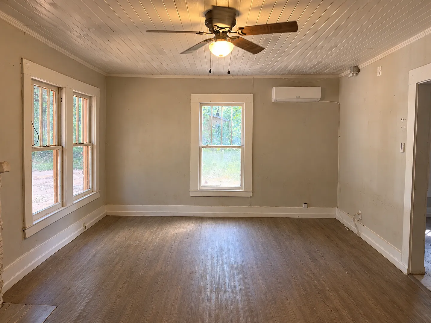 2 Bed 1 Bath Home For Rent — Photo 2