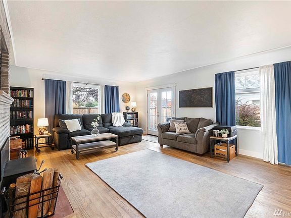 5th image of 803 4th St NE
