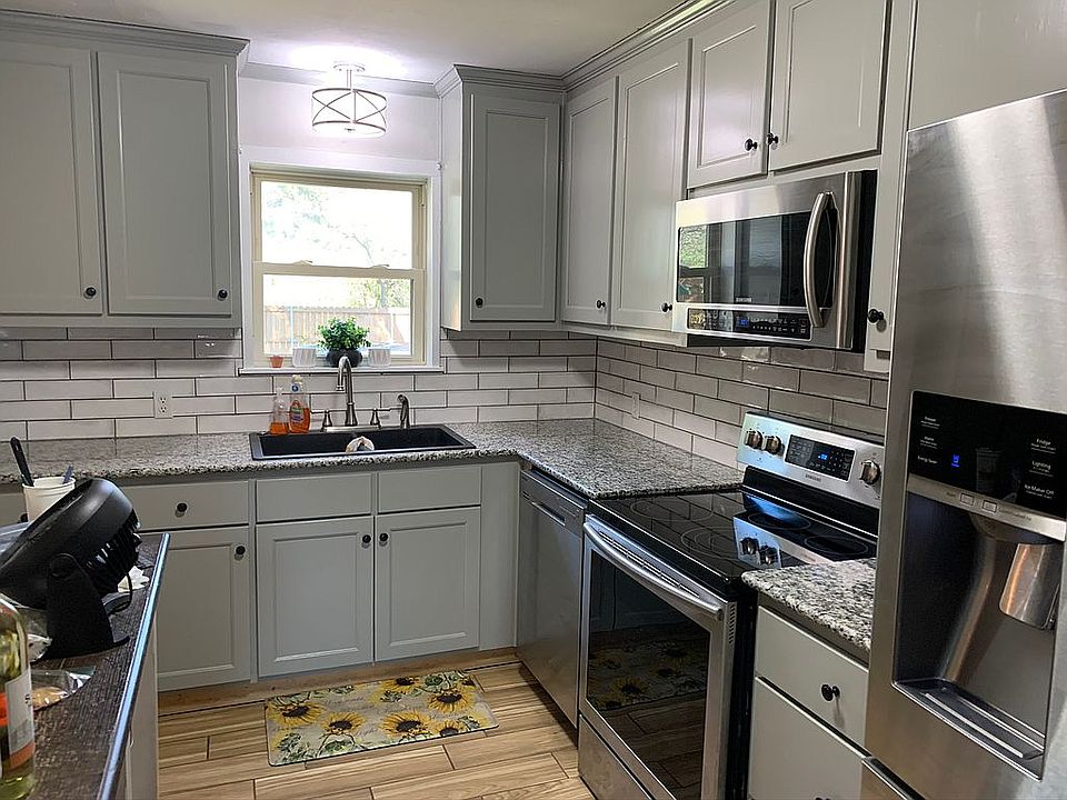 1st image of 413 Audrey St