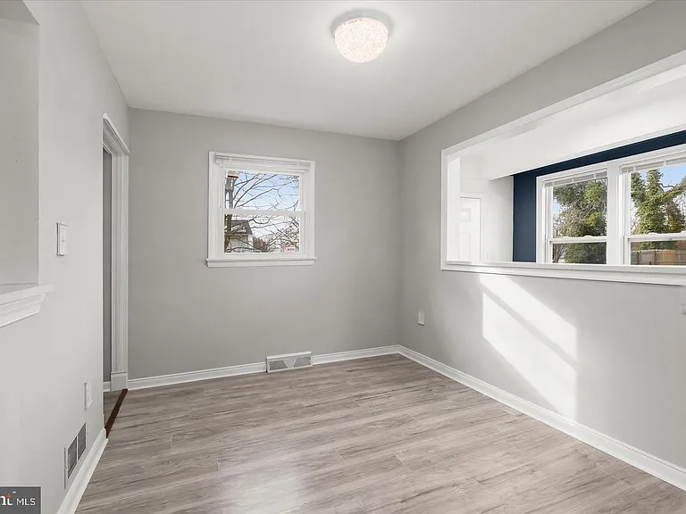 517 Winters Ln — Photo 11