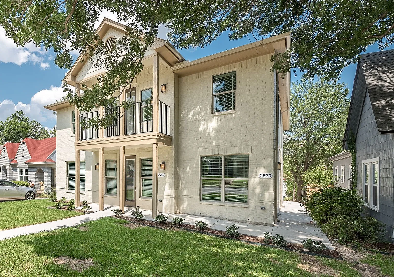 * Move In Summer 2028 * 5 Bedrooms 3.5 Bath Walk To Tcu — Photo 2