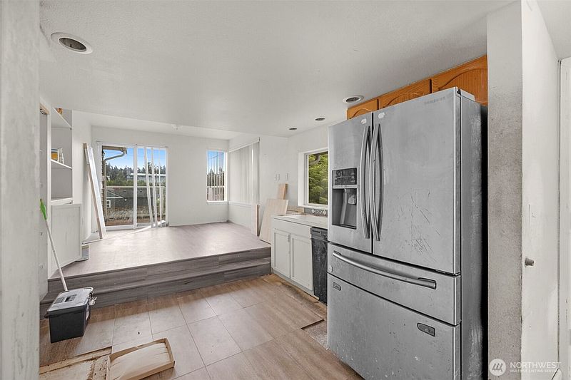 3rd image of 929 Pecks Drive