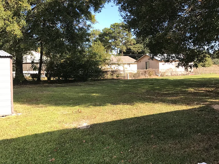 1910 W Oak Ave — Photo 20
