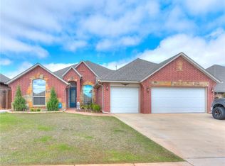 2637 SE 38th St, Moore, OK 73160