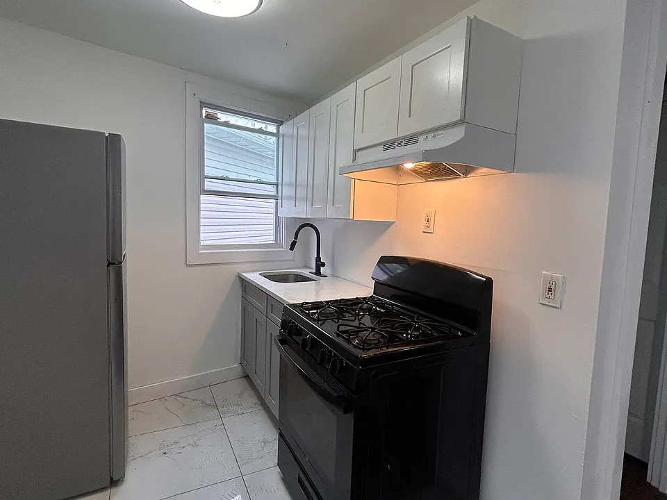 142 Atlantic St #1