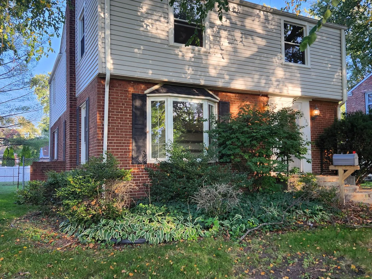 4 bed, 2.5 bath, 2387 sqft, $2,500 — Photo 1