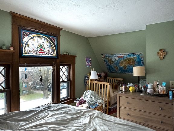 5th image of 913 Ashland Ave Floor 3
