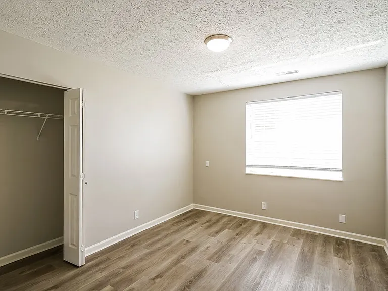 100 E Hbr — Photo 12