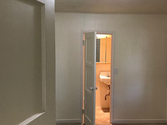 5th image of 10908 Valley Ave E