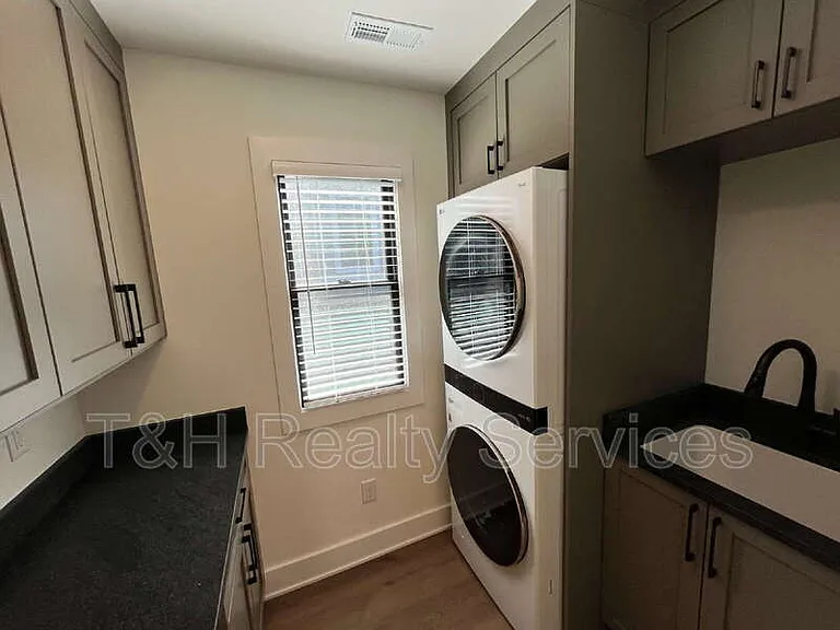 818 Union St — Photo 11