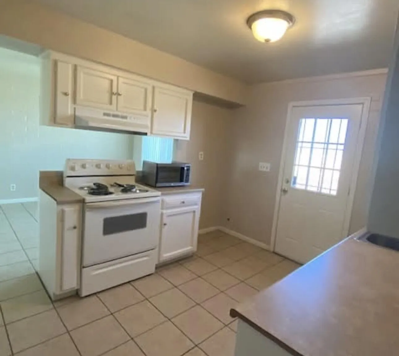 3 bed, 2.0 bath, 1188 sqft, $1,000 — Photo 3