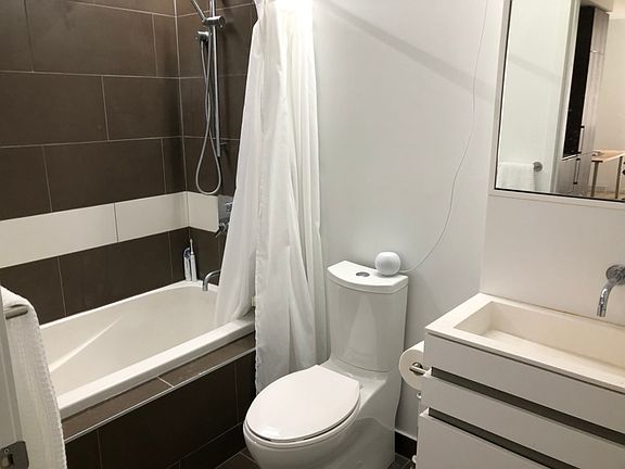 5th image of 197 Yonge St Unit 3706
