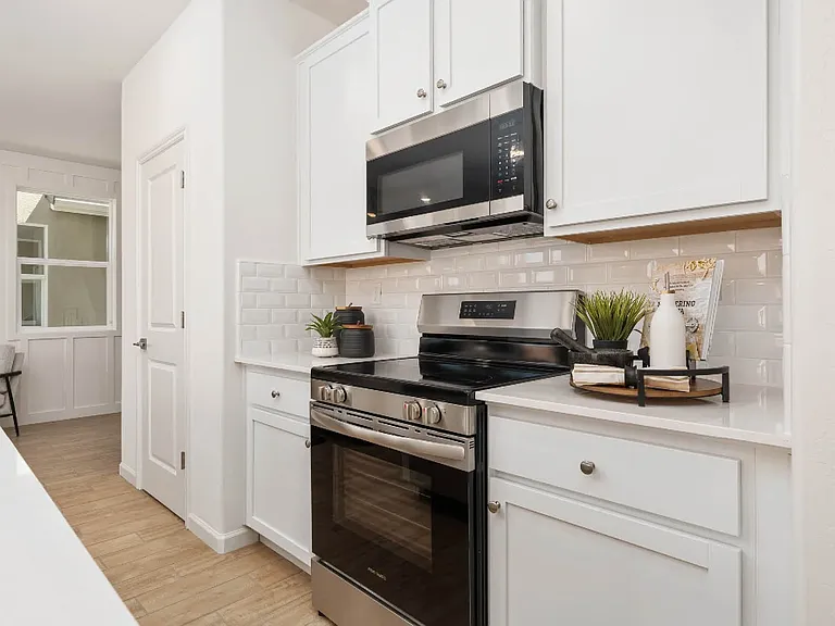 1486 Vintage Ln — Photo 6