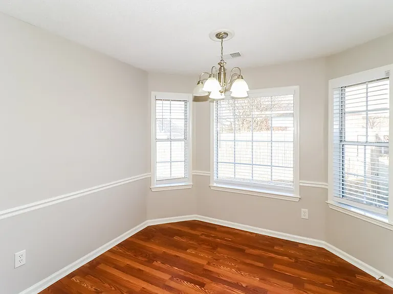 15 Oakland Woods Cv — Photo 9
