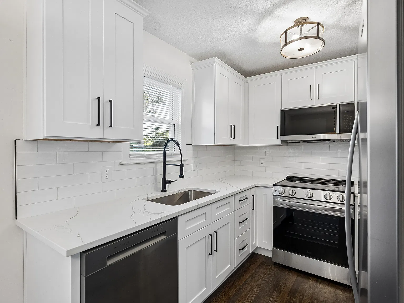 2 bed, 1000 sqft, $1,800 — Photo 3