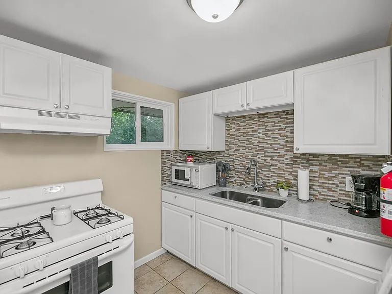 1819 Corby Blvd — Photo 10