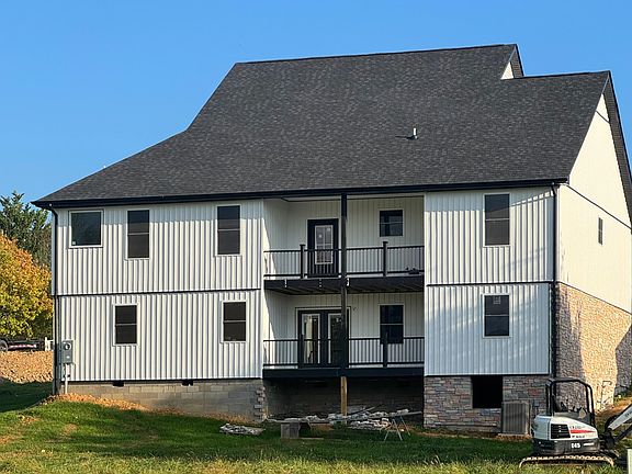 3rd image of 295 Raven View Ln