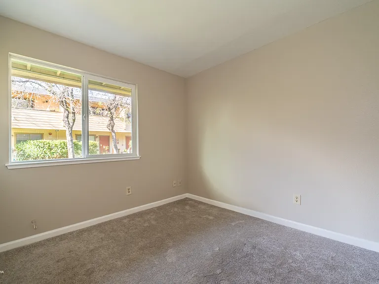 1759 W 3rd St — Photo 11