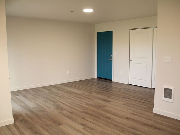 2nd image of 79 NE Skipanon Dr APT C302