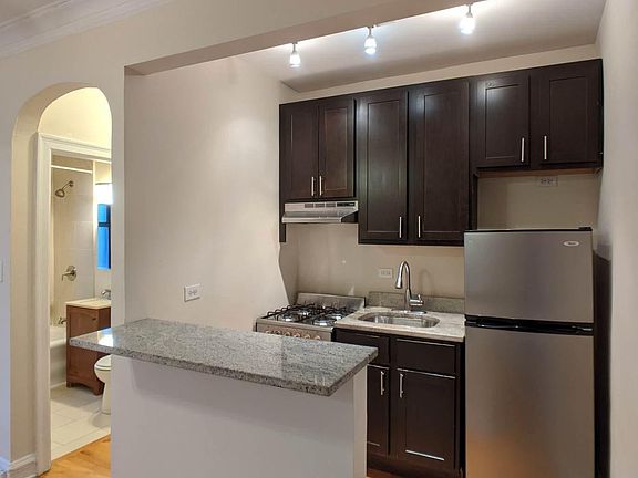 4th image of 4616 N Paulina St #412