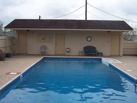 pool house