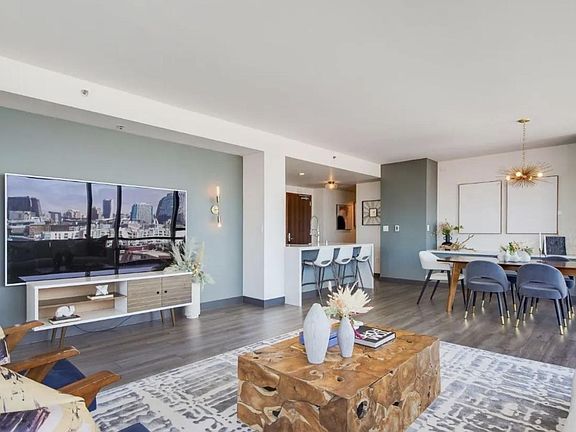 4th image of 260 King St #1116
