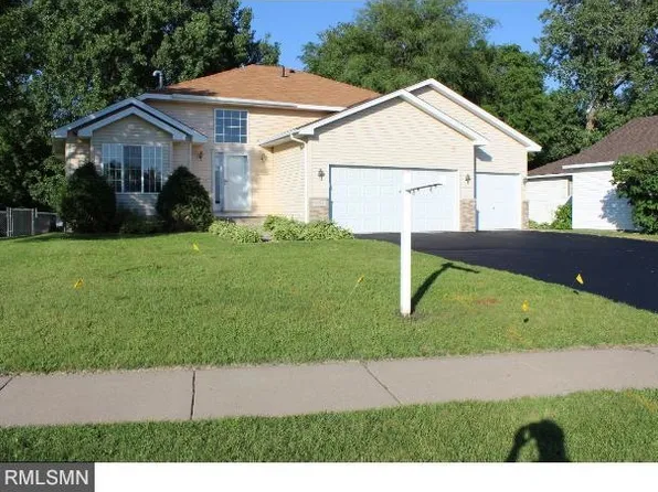 6608 Founders Pkwy N, Brooklyn Park, MN 55445