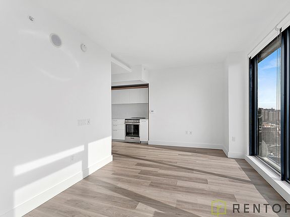 3rd image of 224 E 135th St #803
