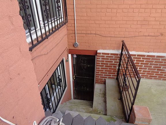 4th image of 2262 24th St
