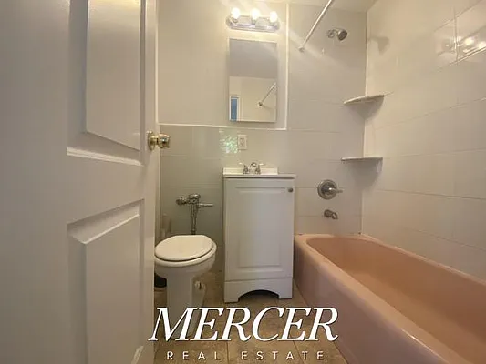 Rented by Mercer Real Estate | media 32