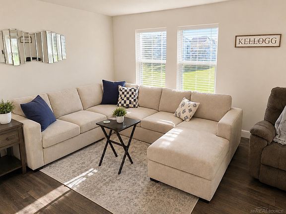 2nd image of 2247 Hunter Ln