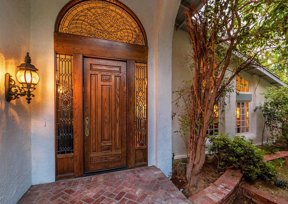 1st image of 4618 Winnetka Ave
