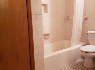 1426 Bainbridge St, La Crosse, WI 54603