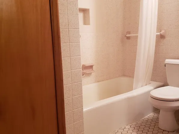 1426 Bainbridge St, La Crosse, WI 54603