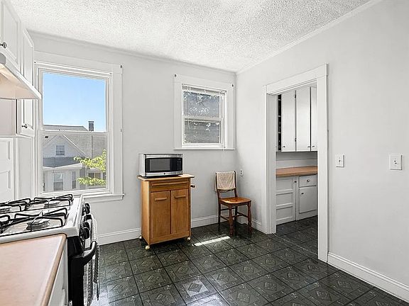 4th image of 228-230 Euclid Ave #3